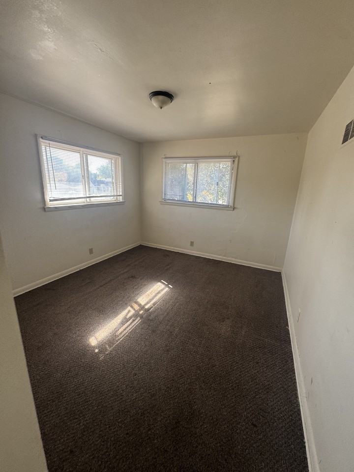 6406 N 87th St #3 - Photo 5 of 6
