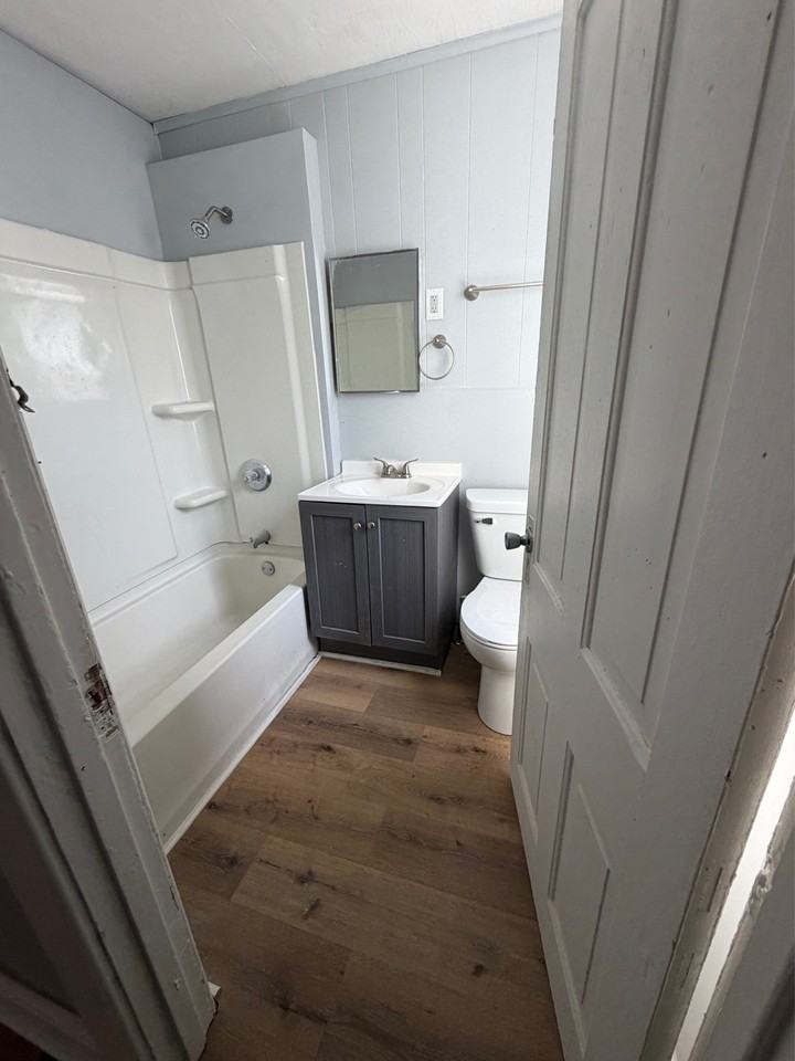 118 N Walnut St #D - Photo 2 of 6