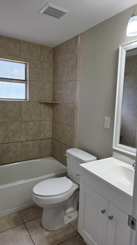 460 S East St #460 - Photo 3 of 7
