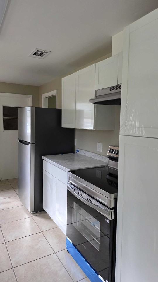 460 S East St #460 - Photo 4 of 7