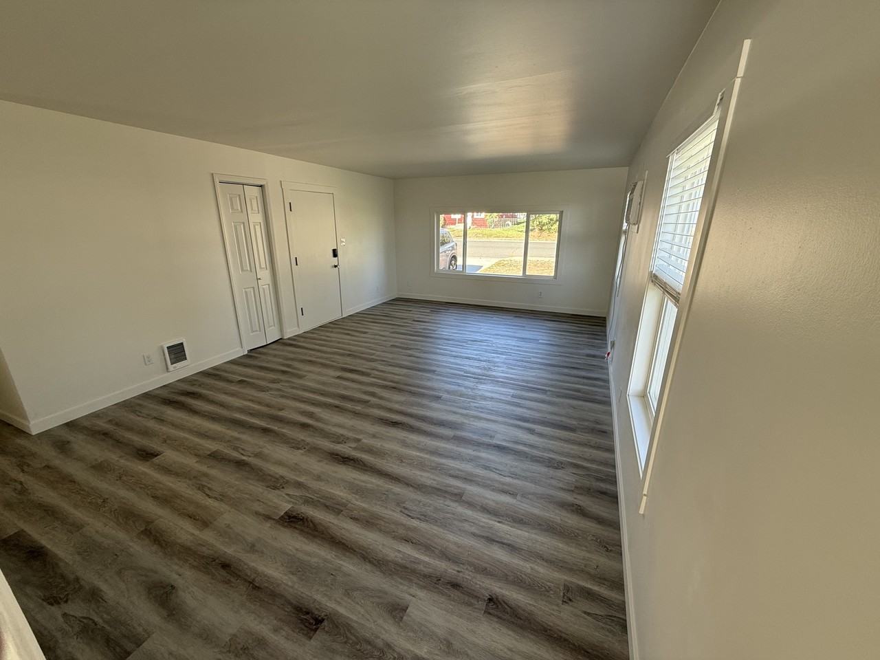 1221 2nd StreetWebster Apartments #1221 - Photo 3 of 10