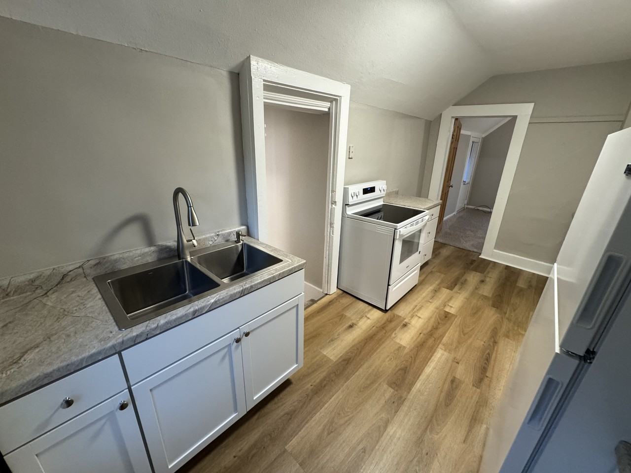 324 1/2 Platt St #3 - Photo 2 of 10