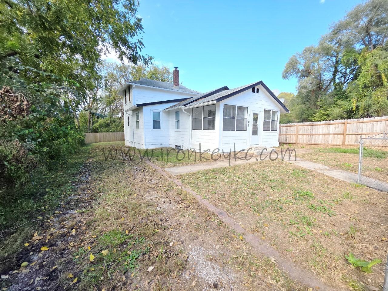 1108 S Harris Ave #1 - Photo 2 of 28