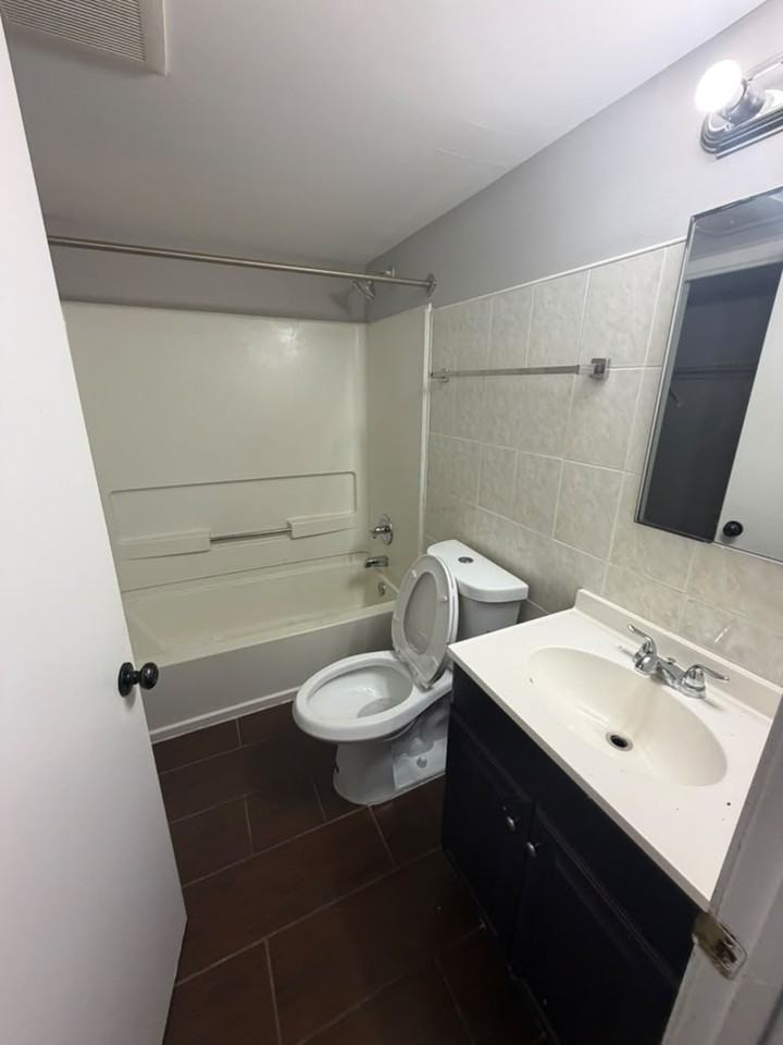 1618 W Diamond St #1 - Photo 4 of 14