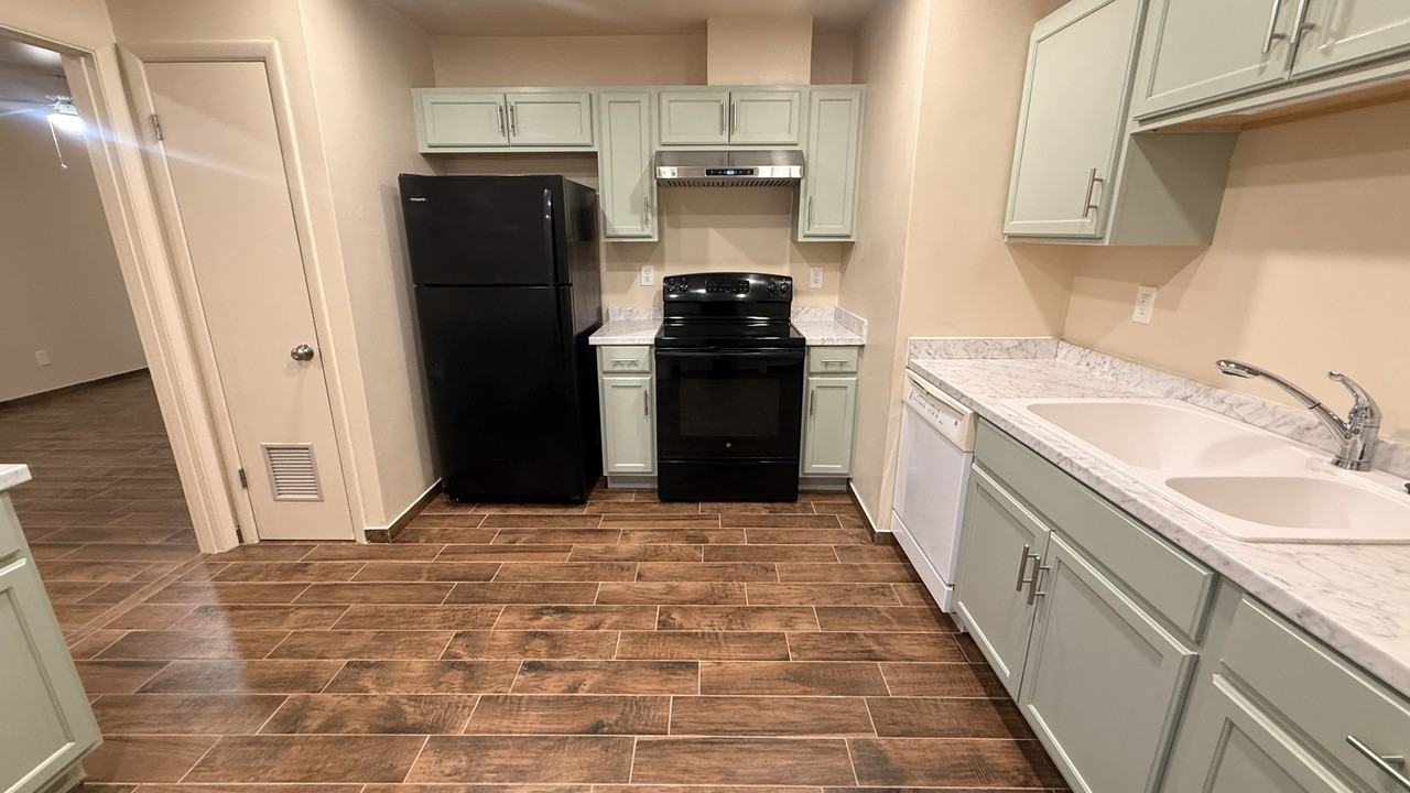 113 Whitney Ave Ne #1 - Photo 6 of 12