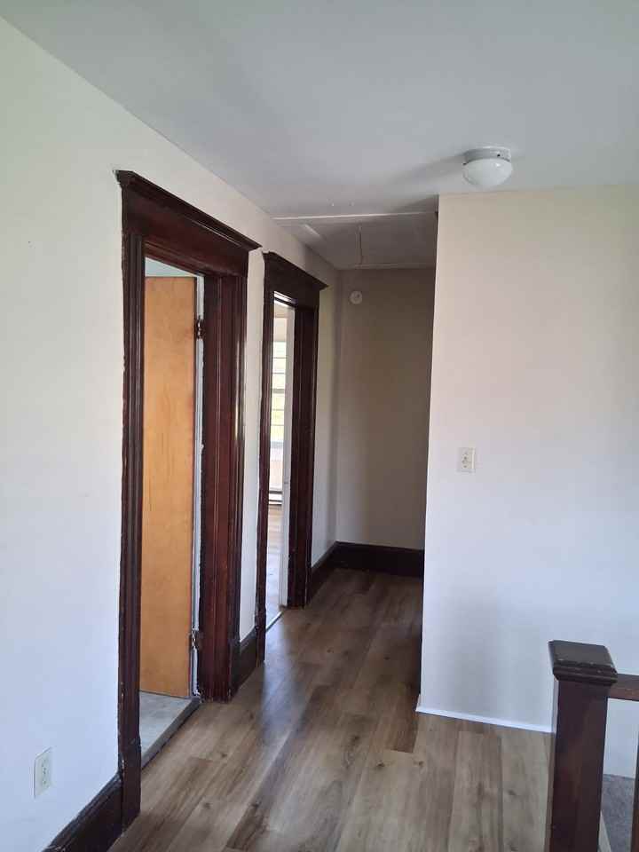1833 Red Barn Village Road - Farmhouse Upstairs - Photo 7 of 13