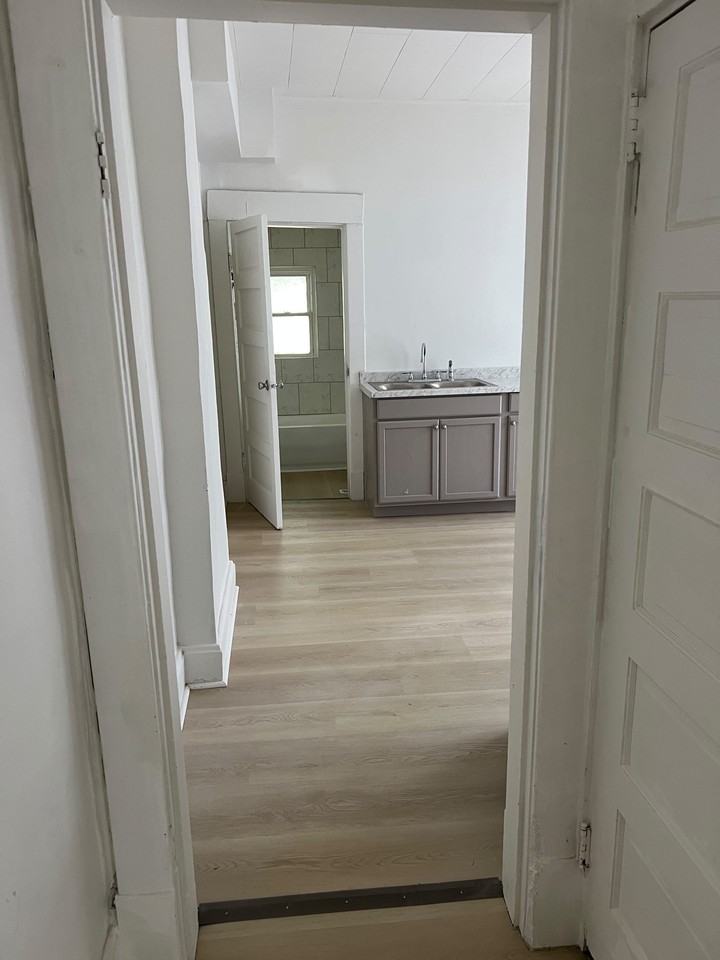 134 S 4th Ave #1 - Photo 5 of 18