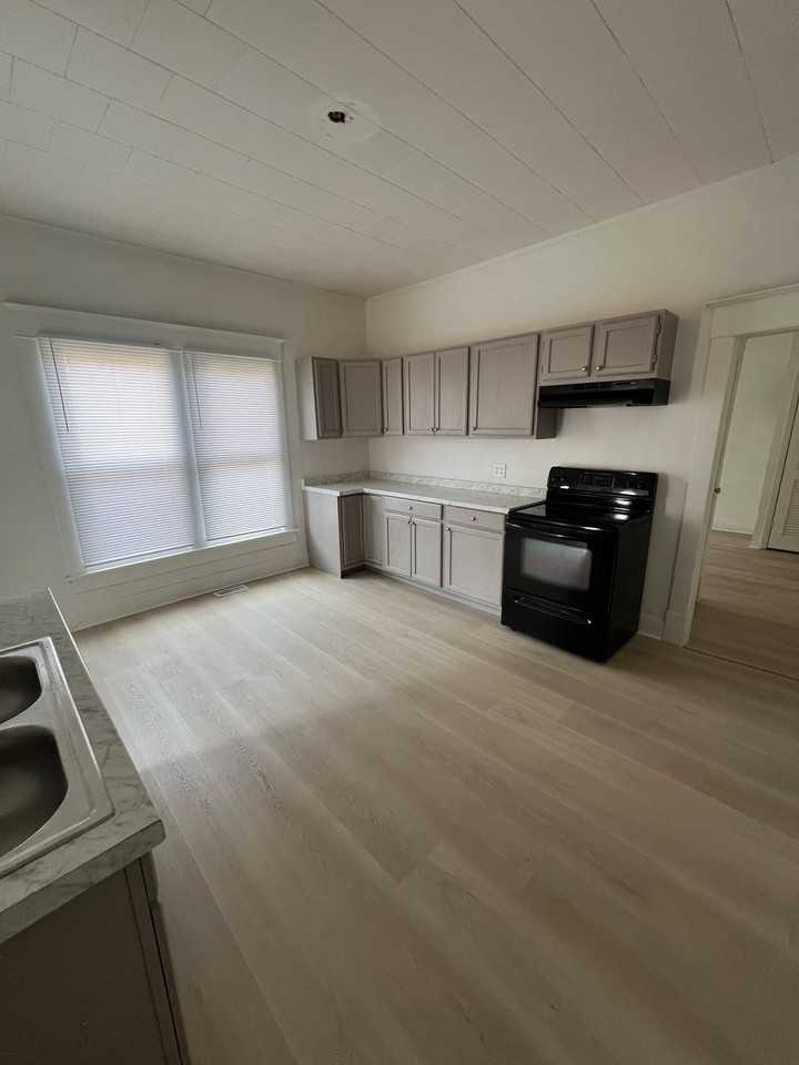 134 S 4th Ave #1 - Photo 6 of 18