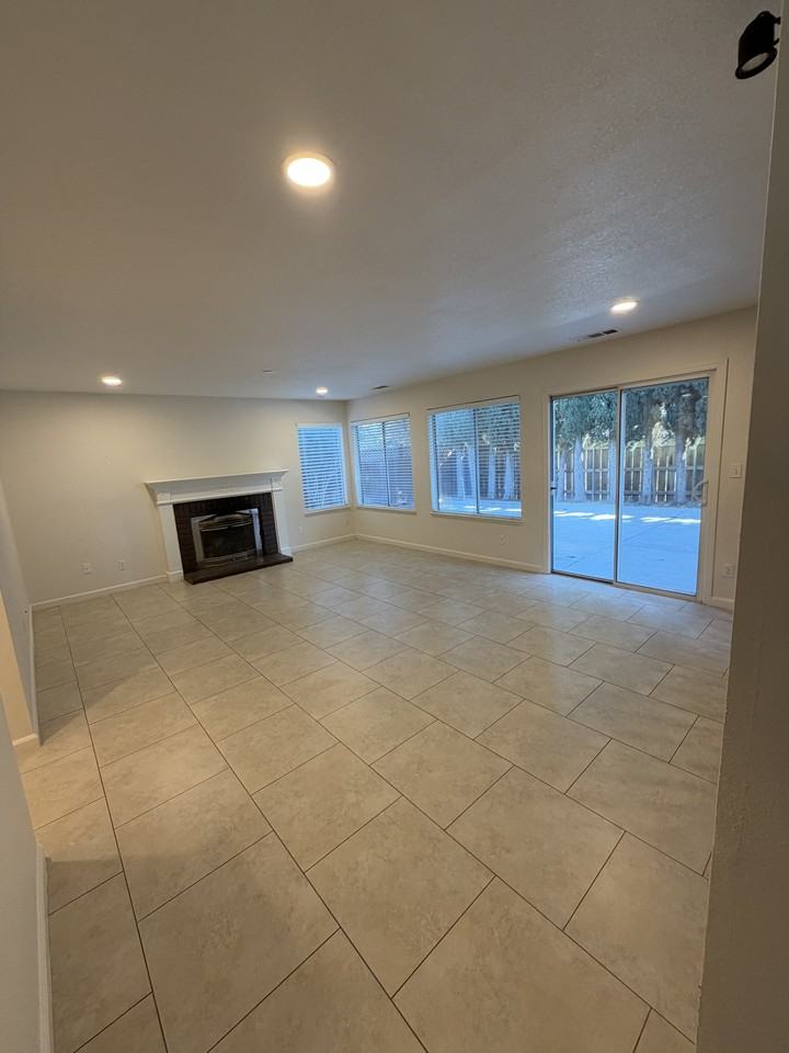 14120 Pinecrest St #1 - Photo 5 of 16