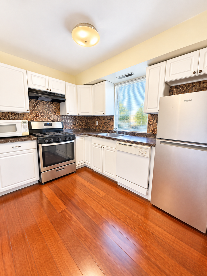 12001 Tarragon Rd #L - Photo 5 of 10