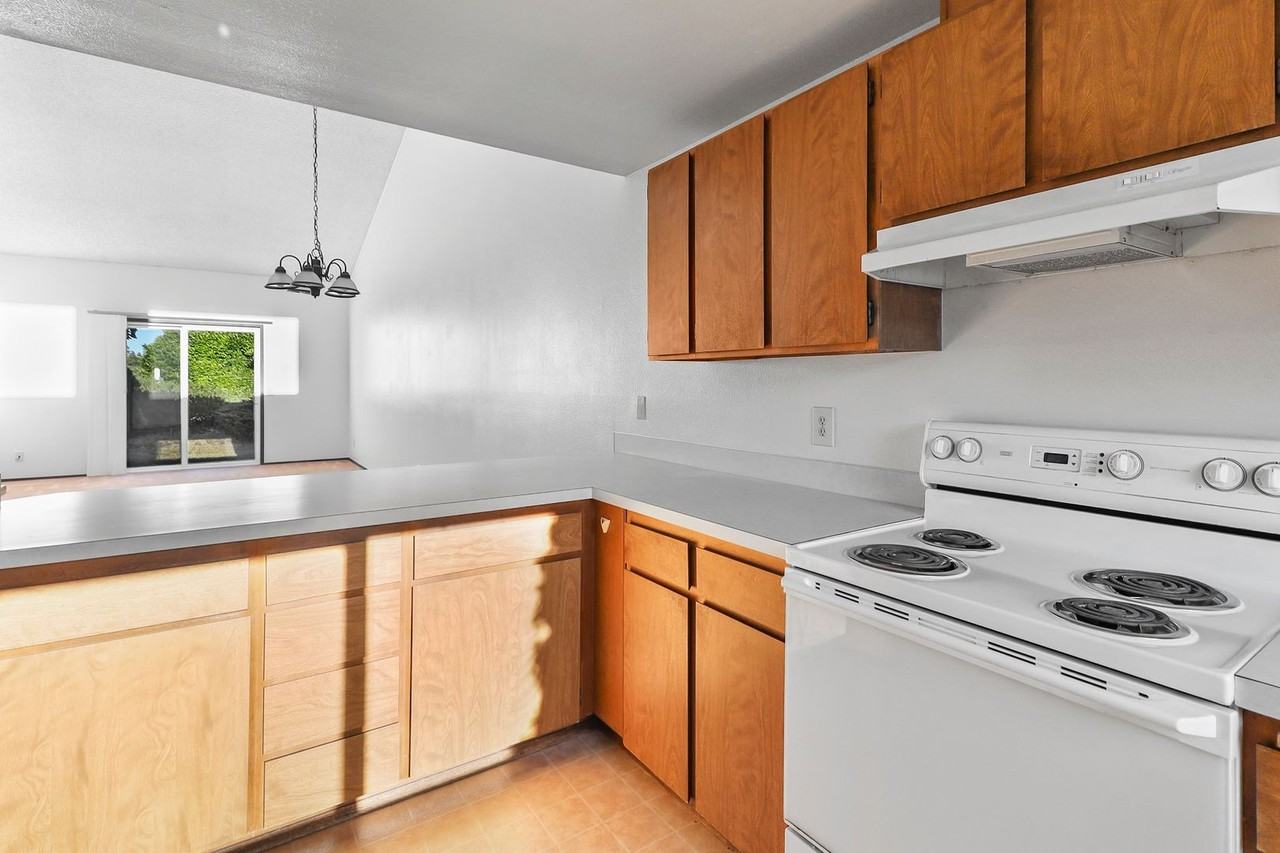 395 S Oak Harbor St #202 - Photo 6 of 13