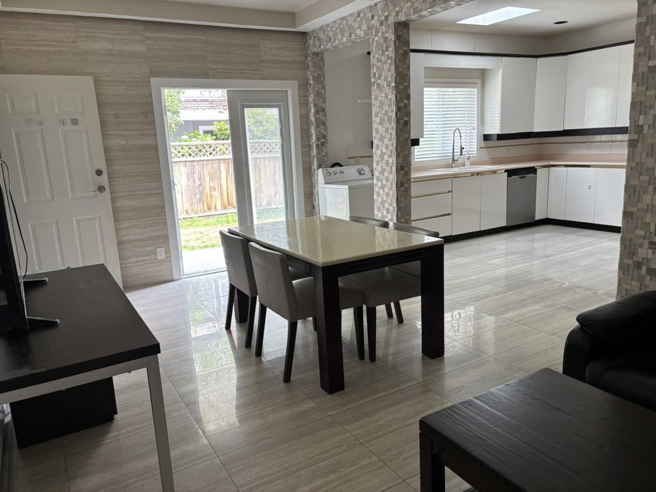 5508 Cornwall Dr - Photo 3 of 8