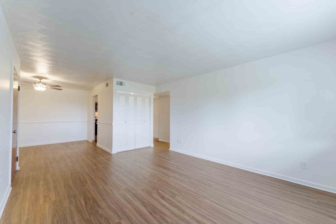 Parkway Manor Apartment Homes - Photo 4 of 26