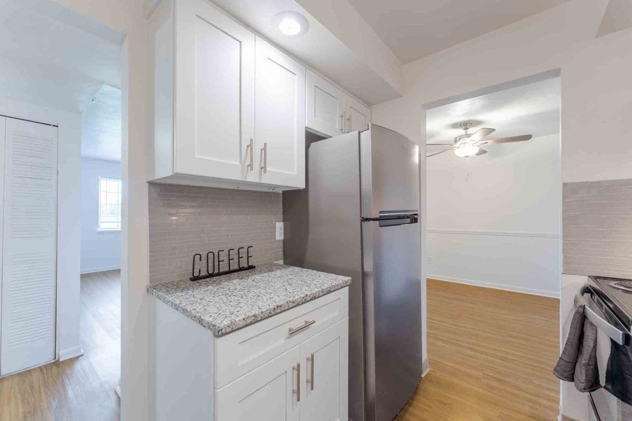 Parkway Manor Apartment Homes - Photo 7 of 26