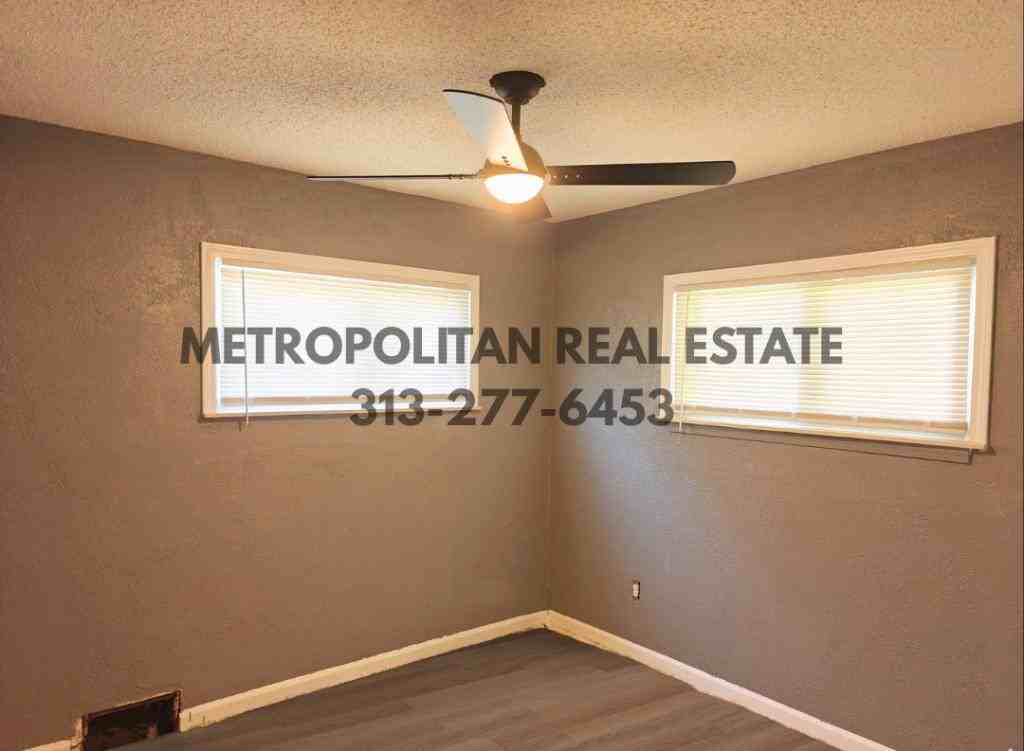 29632 Hazelwood St - Photo 3 of 9