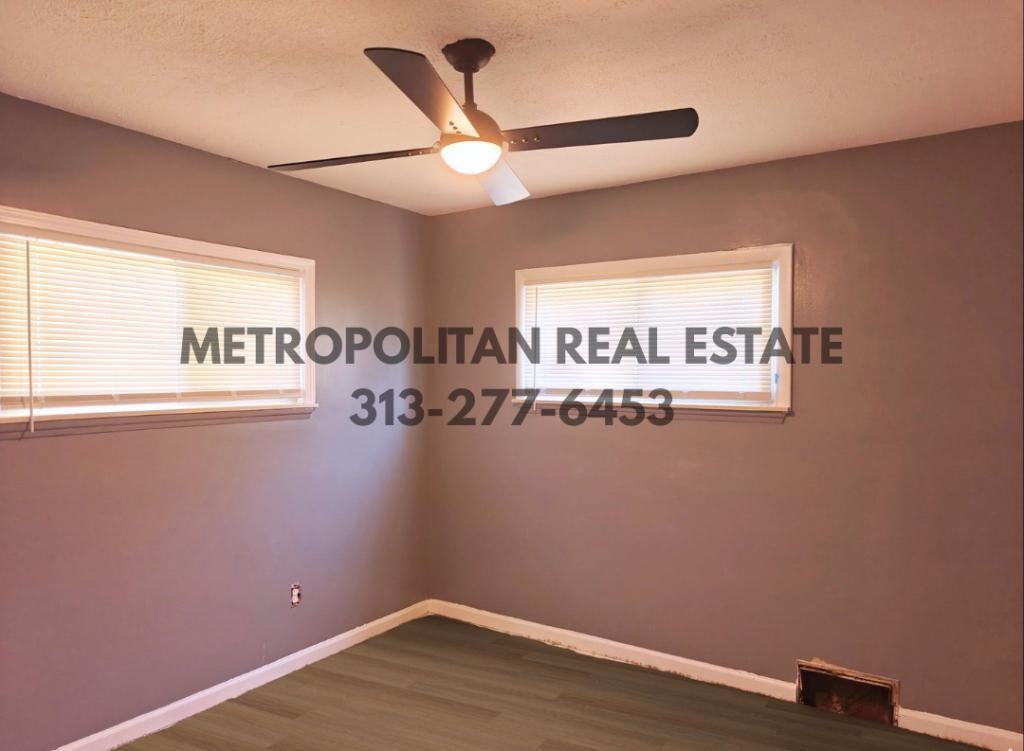 29632 Hazelwood St - Photo 4 of 9