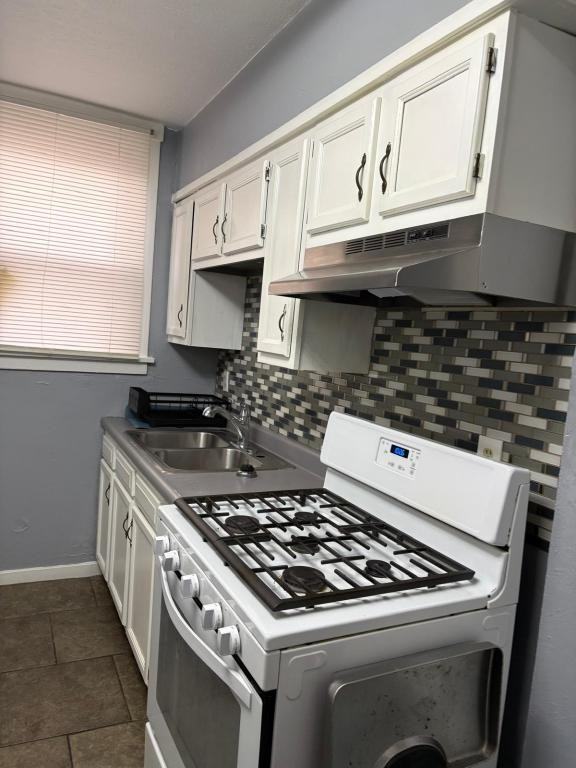 2766 Churchview Ave - Photo 4 of 29