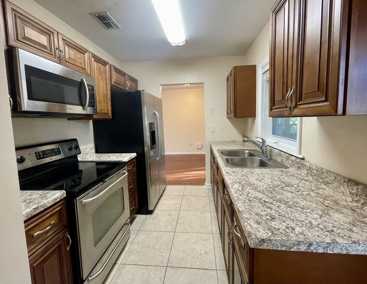 1061 Marlow Ave - Photo 3 of 18