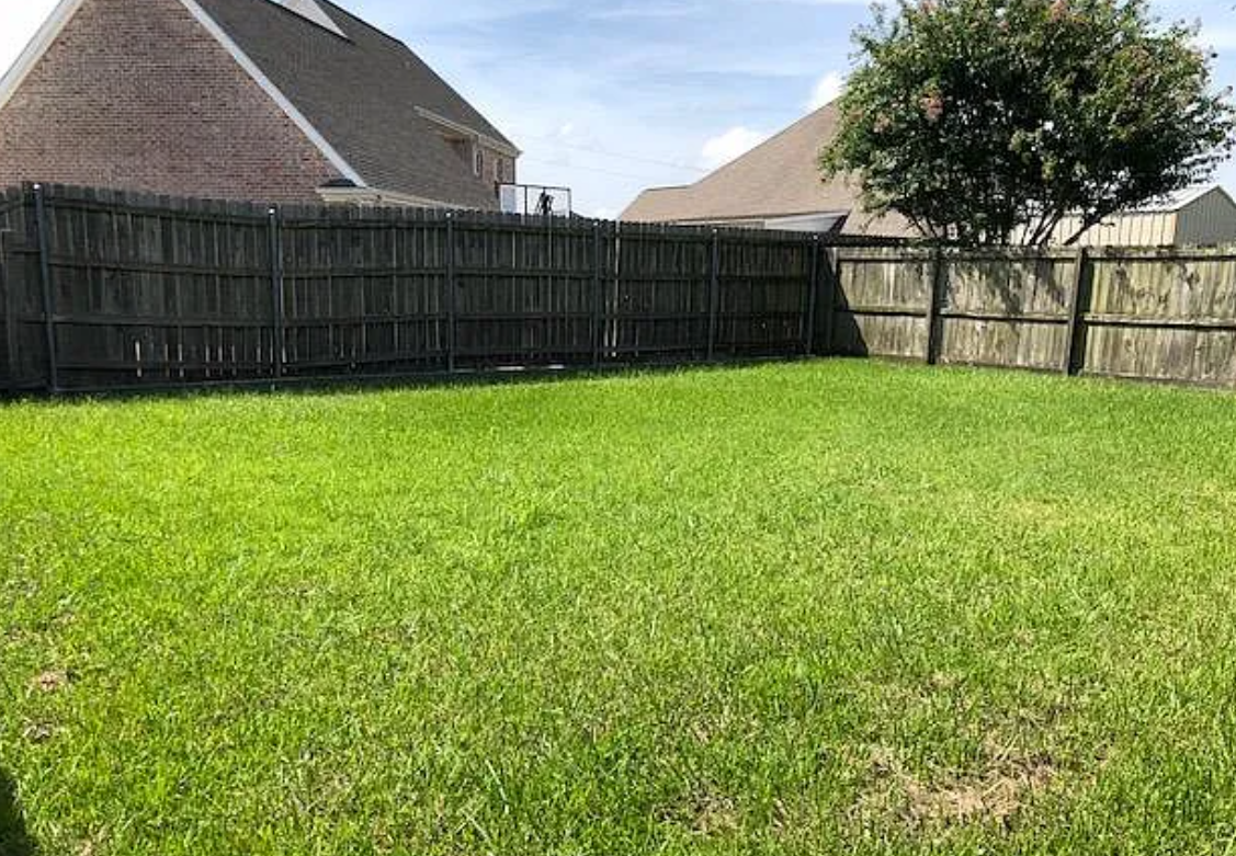 2307 Montaigne Ave - Photo 3 of 20