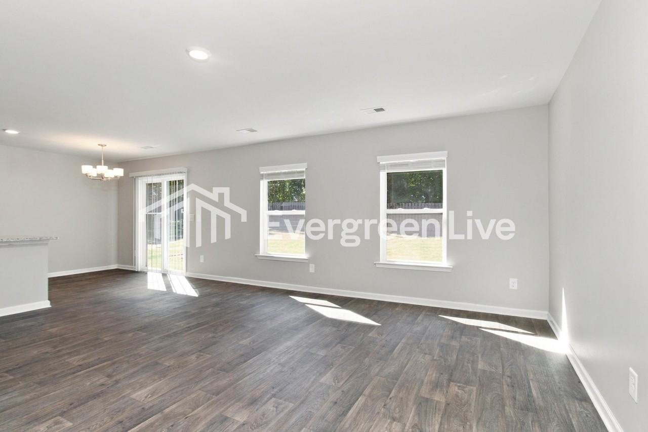 138 Boat Club Ln - Photo 2 of 15