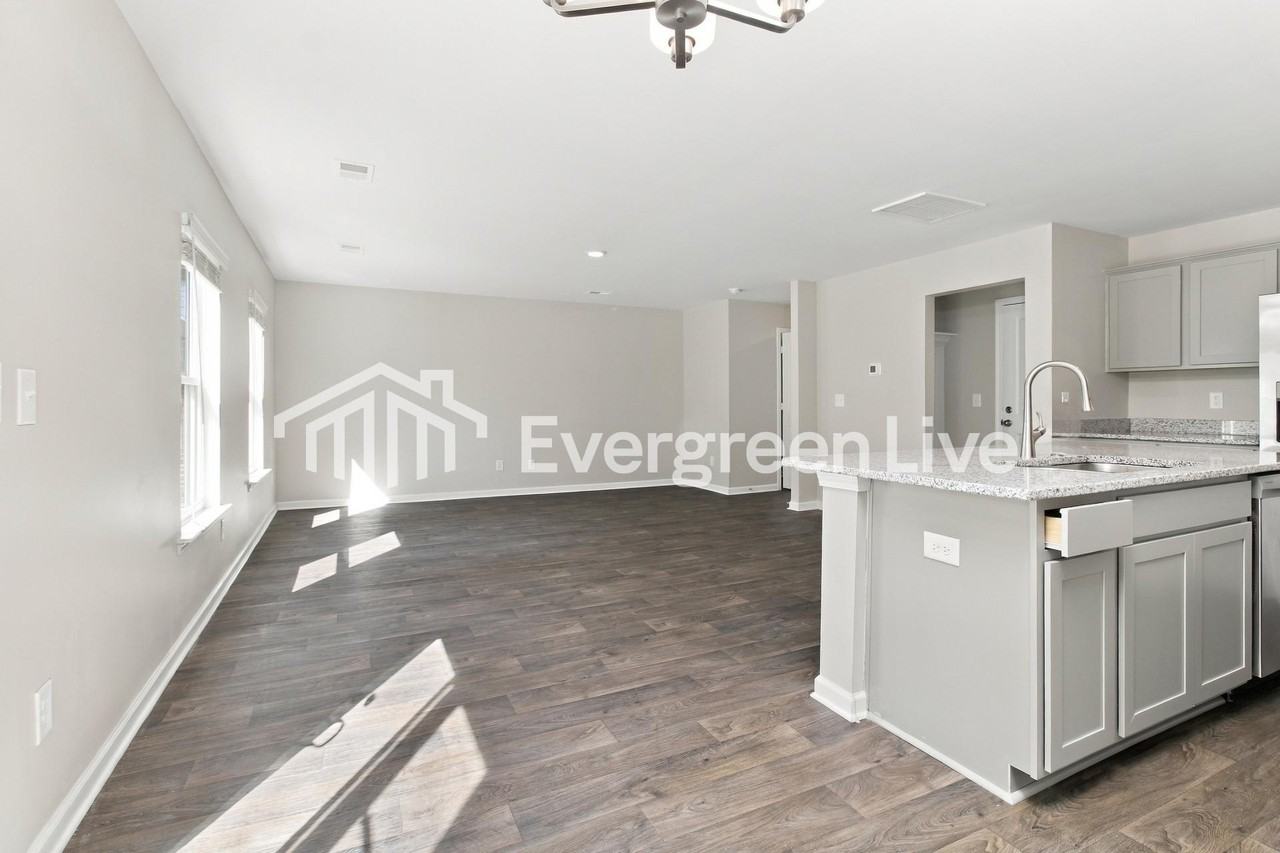 138 Boat Club Ln - Photo 3 of 15