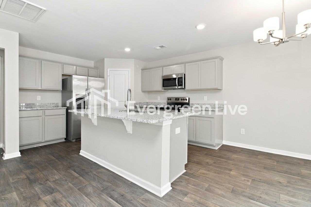 138 Boat Club Ln - Photo 4 of 15