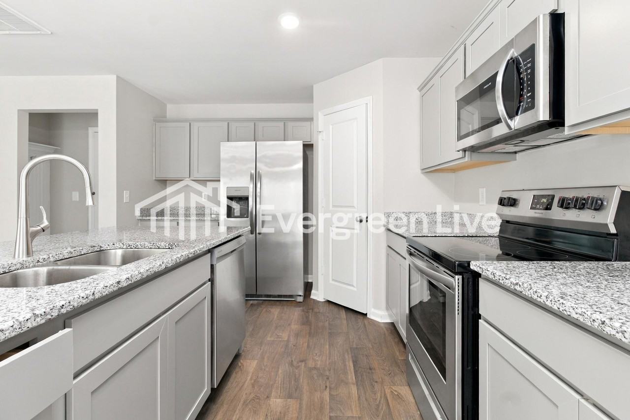 138 Boat Club Ln - Photo 5 of 15