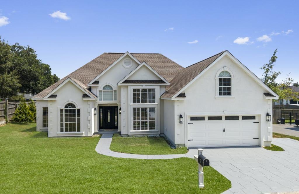 22 Pelican Cove Ln