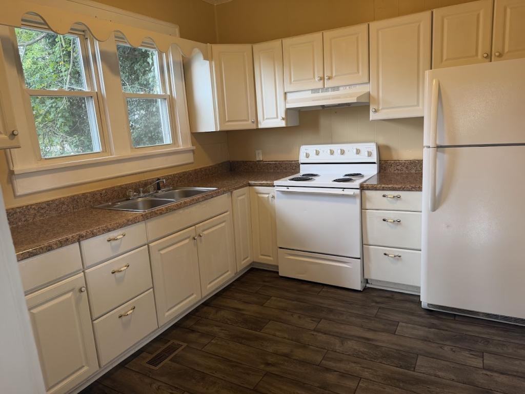 315 1st St Sw - Photo 4 of 9