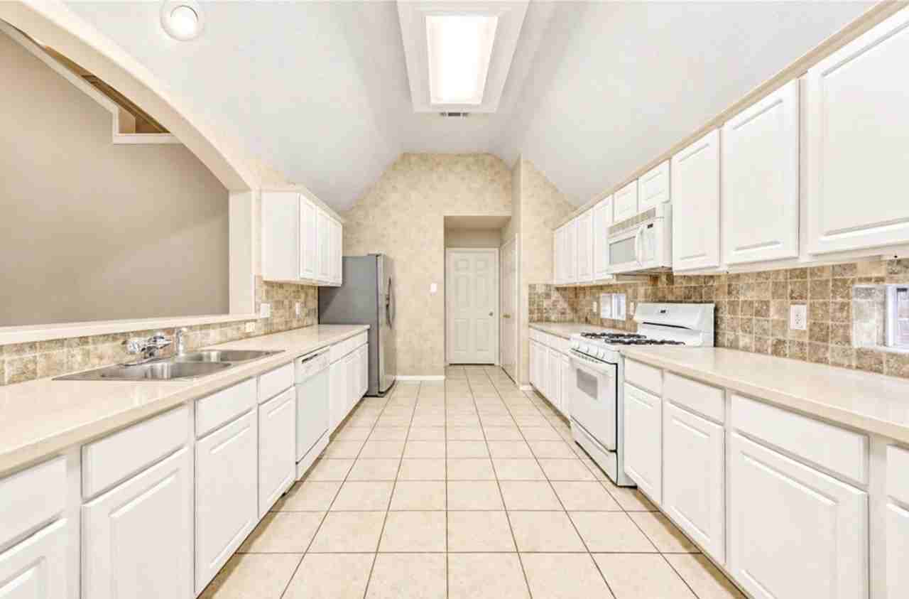 3835 Heritage Colony Dr - Photo 7 of 33