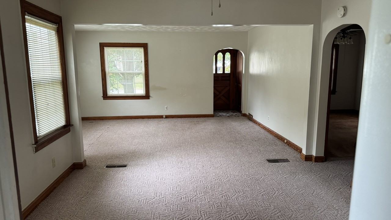 2402 30th St - Photo 3 of 17