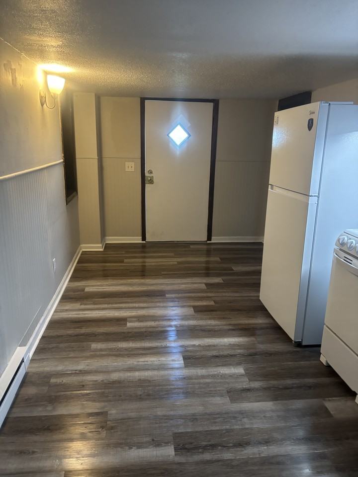 112 S Watauga Ave #A12 - Photo 3 of 10