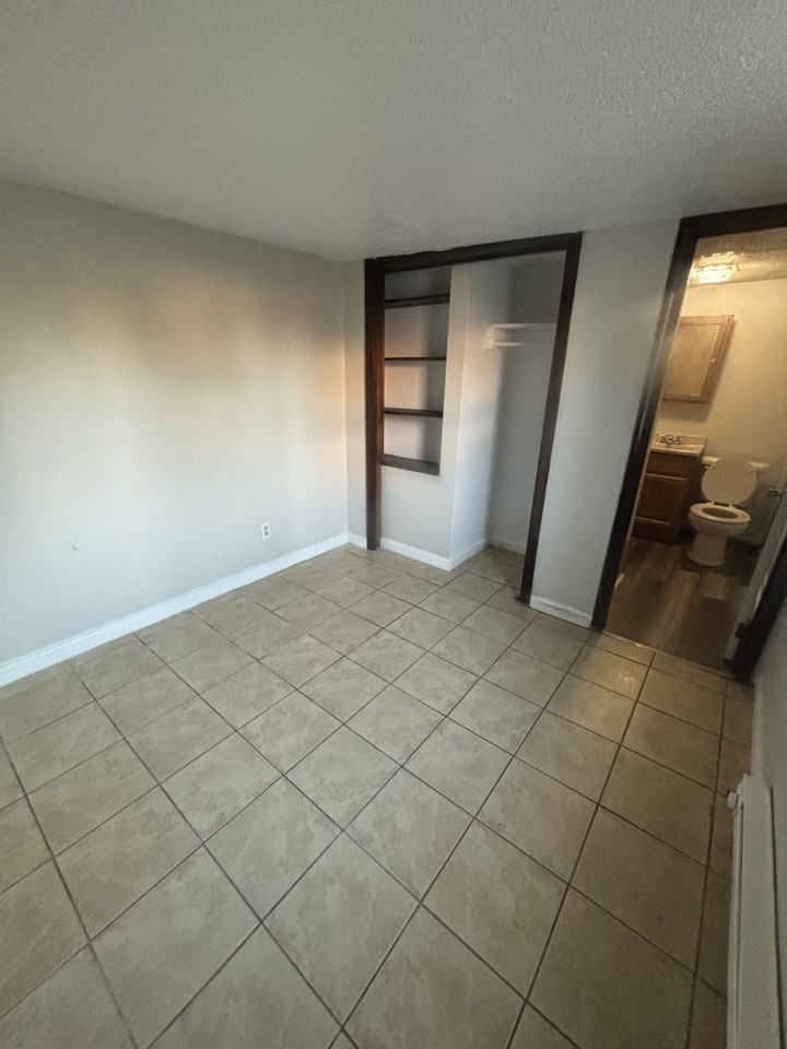 112 S Watauga Ave #A12 - Photo 5 of 10