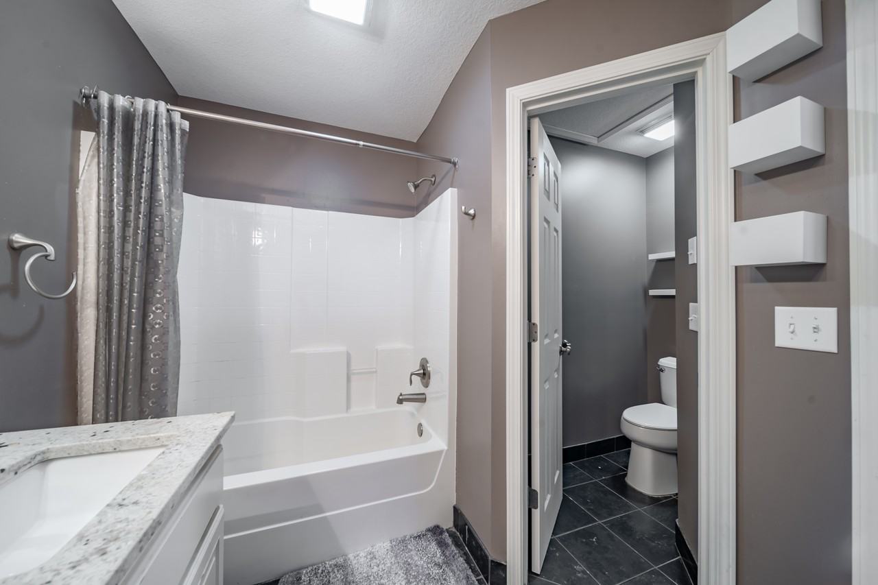 16455 S Fellows St - Photo 3 of 40