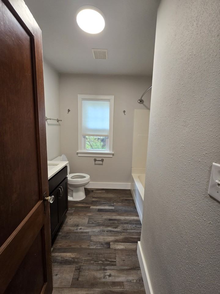 1209 5th St - Photo 4 of 28
