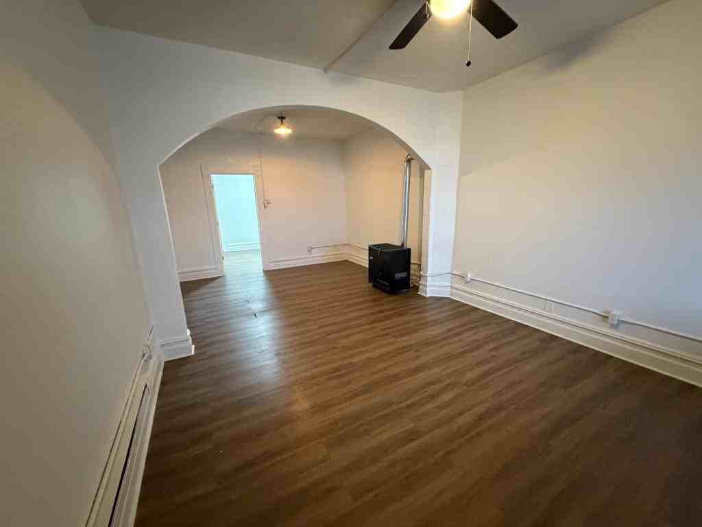 635 1/2 S Idaho St - Photo 2 of 10