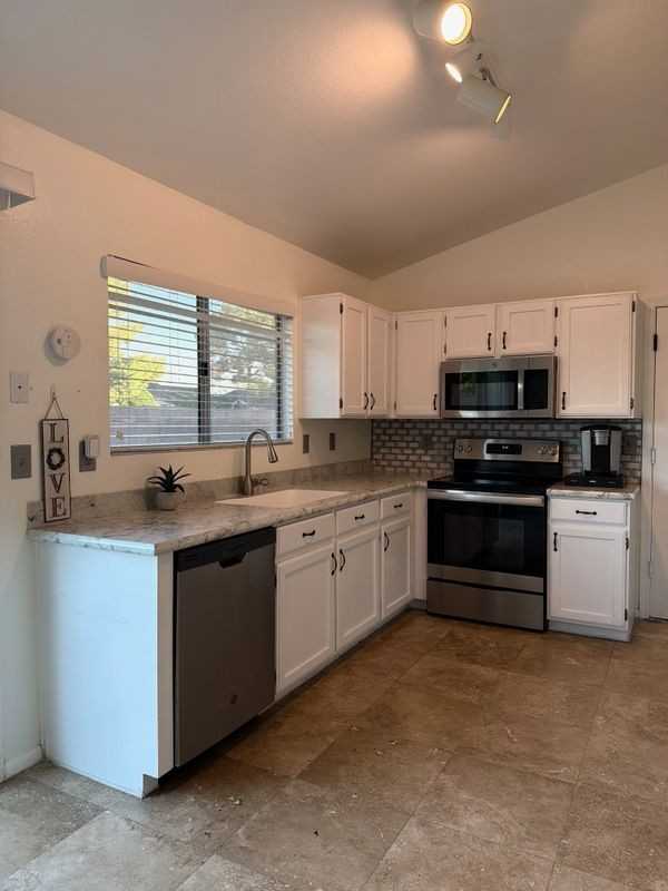 18413 N 8th Pl - Photo 3 of 17