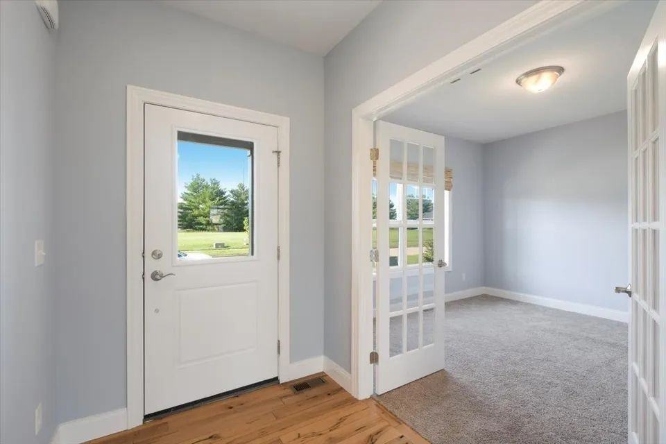 1709 Bohn Cir - Photo 3 of 20