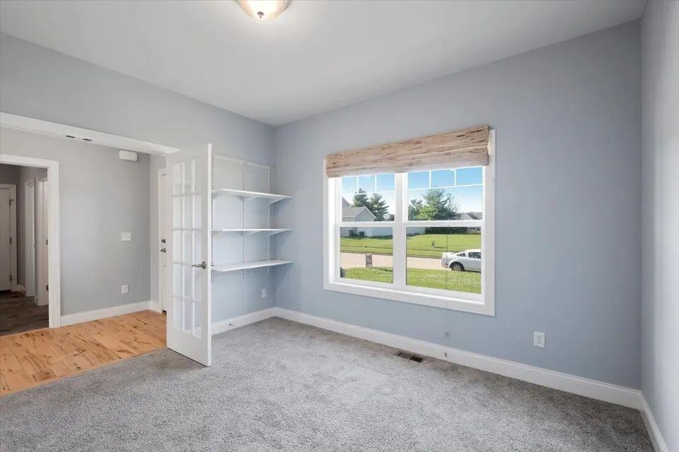 1709 Bohn Cir - Photo 4 of 20