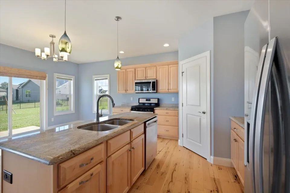 1709 Bohn Cir - Photo 5 of 20