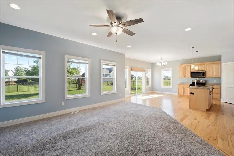1709 Bohn Cir - Photo 6 of 20