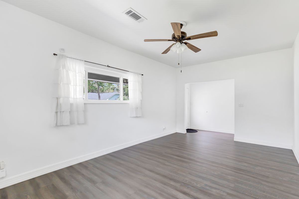 103 W Barrow St - Photo 3 of 36