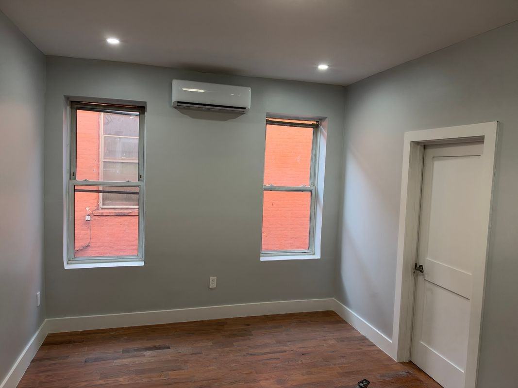 824 Crown St - Photo 4 of 5
