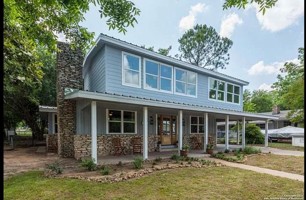 featured image of 305 Riverside Dr