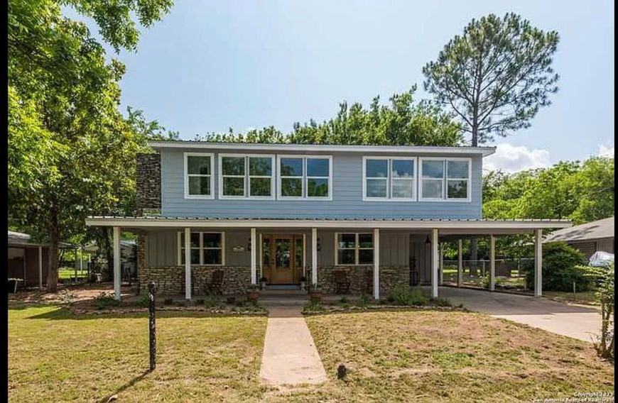 305 Riverside Dr - Photo 2 of 22