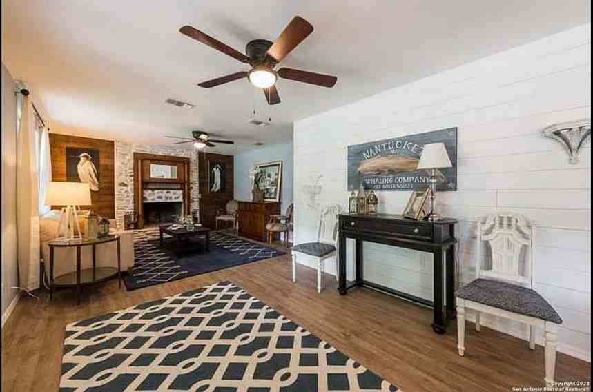 305 Riverside Dr - Photo 6 of 22