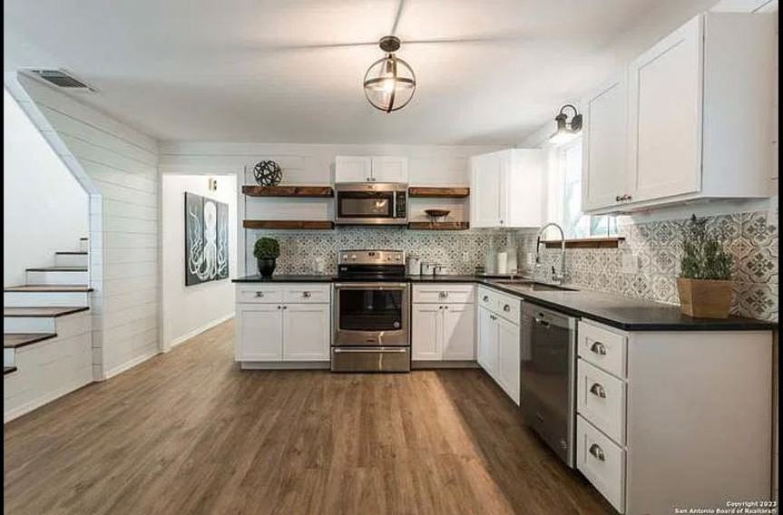 305 Riverside Dr - Photo 7 of 22