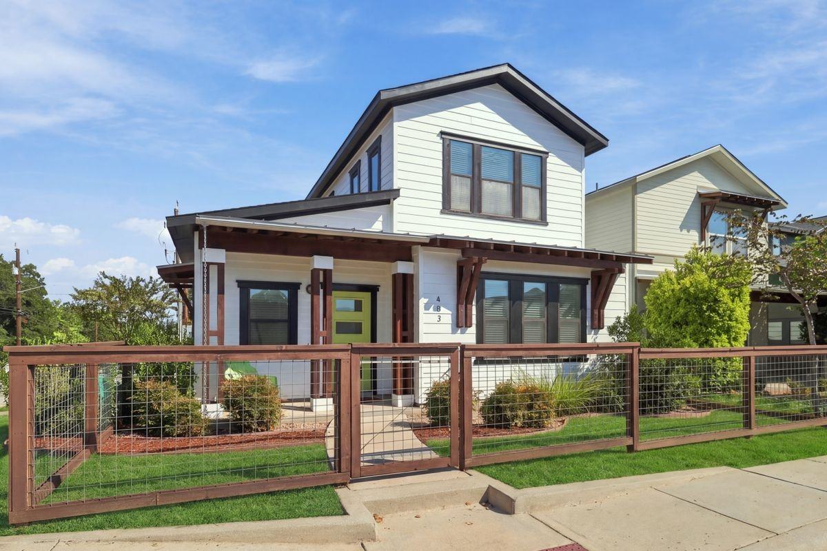 603 Burleson - Photo 2 of 21