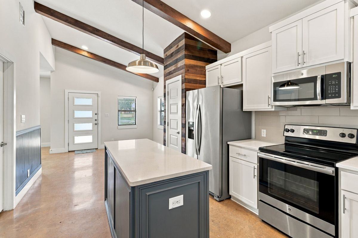 603 Burleson - Photo 3 of 21
