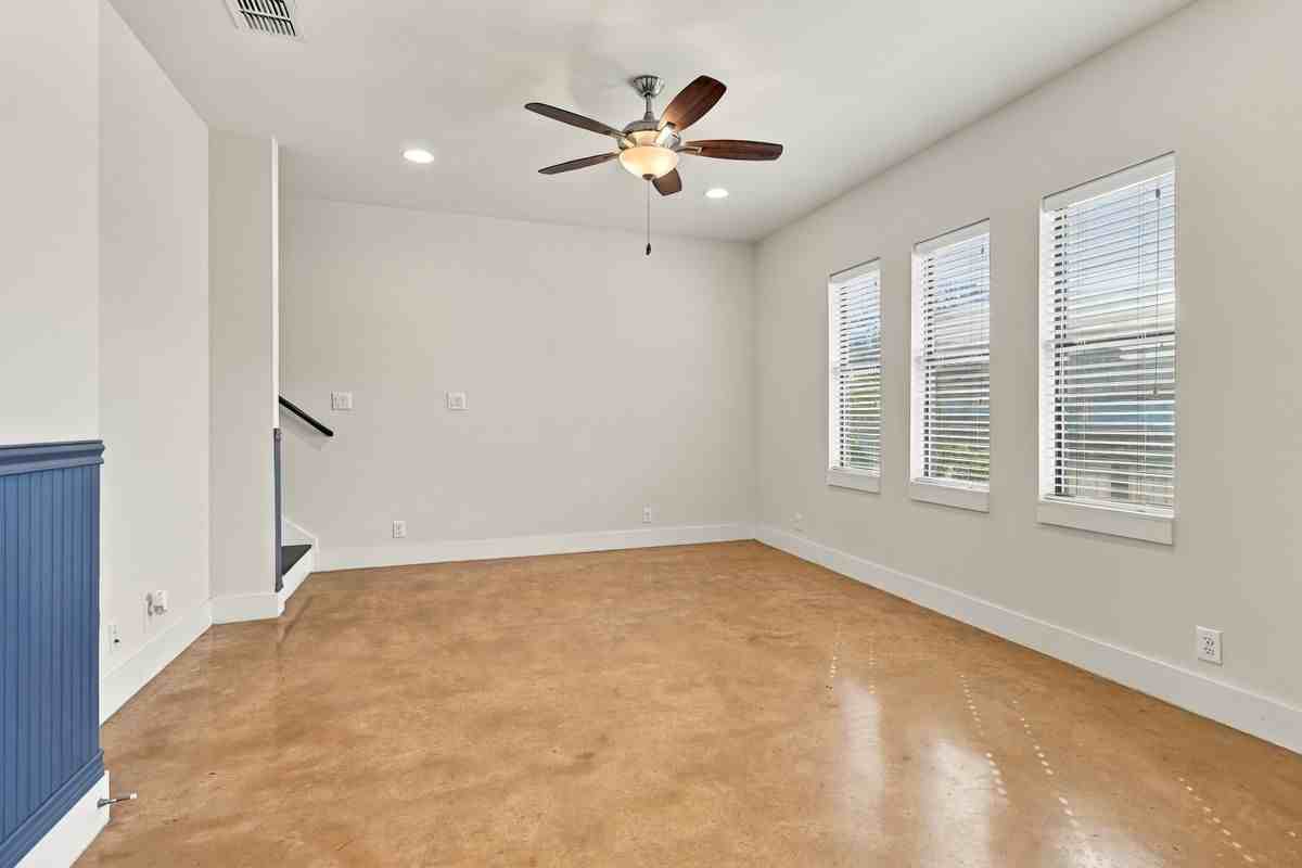 603 Burleson - Photo 7 of 21
